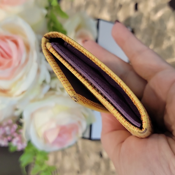 Authentic Louis Vuitton Epi card wallet - Picture 4 of 10